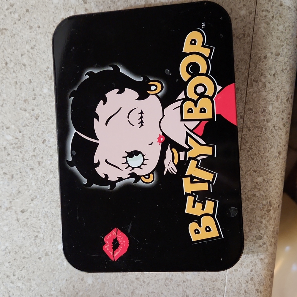 Betty Boop Tin w/ BB Playing Cards